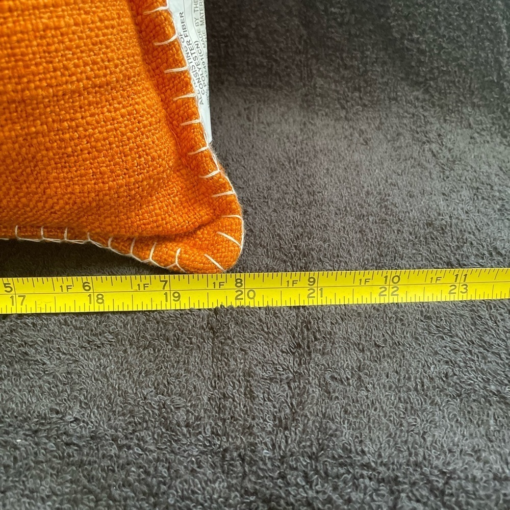 NWT Set of 2 Hobby Lobby Orange and White Accent Pillows - Picture 4 of 7